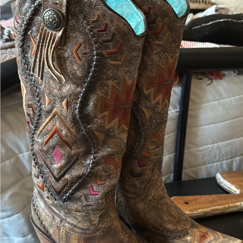 New size 8 corral boots